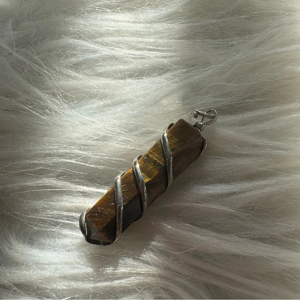 Tiger Twist Pendant ✨ - Picture 4 of 4